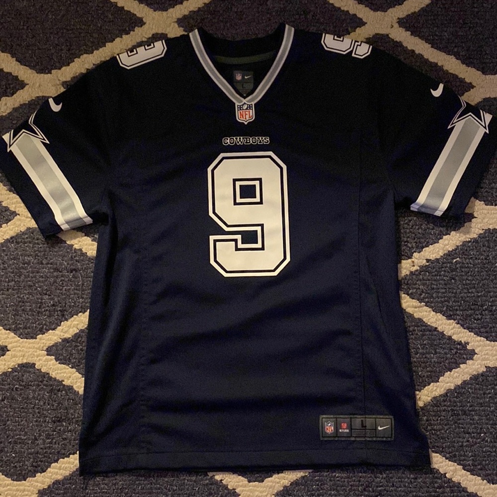 This is a Tony Romo Jersey Dallas Cowboys number 9